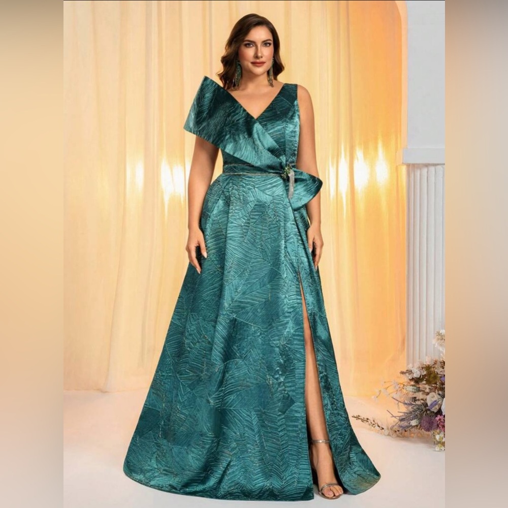 Elegant Evening Gown - Christmas / New Years Formal